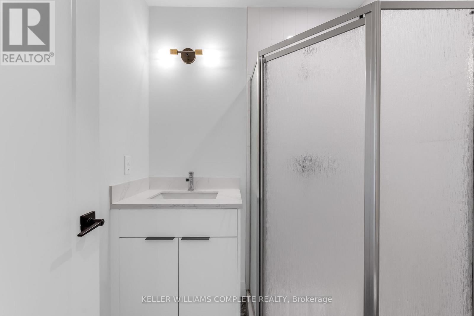 2ND BATH - 809 - 24 Augusta Street, Hamilton, ON
