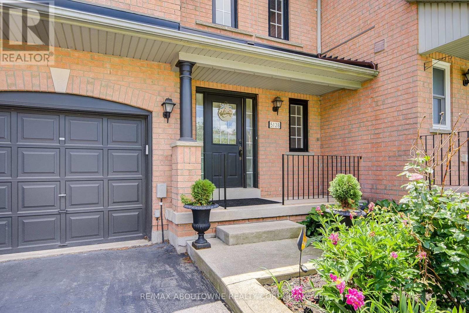 5128 Falconcrest Drive, Burlington, ON