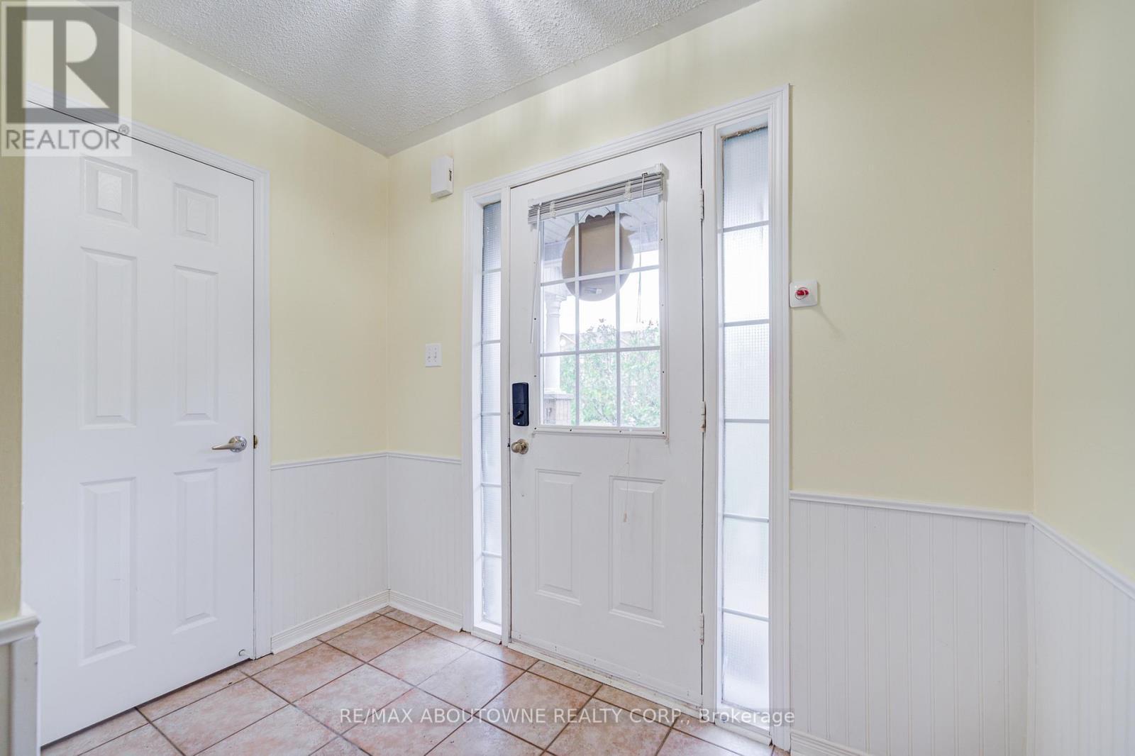 5128 Falconcrest Drive, Burlington, ON