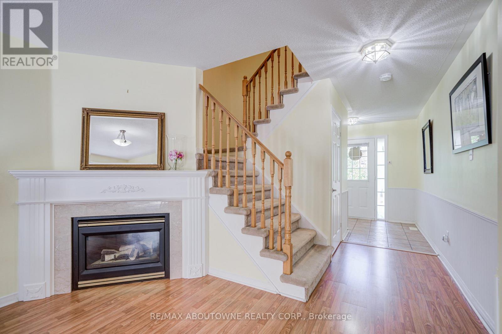 5128 Falconcrest Drive, Burlington, ON