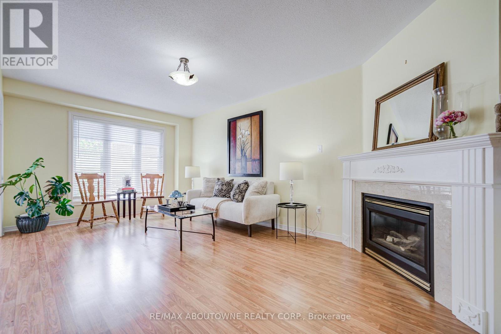 5128 Falconcrest Drive, Burlington, ON