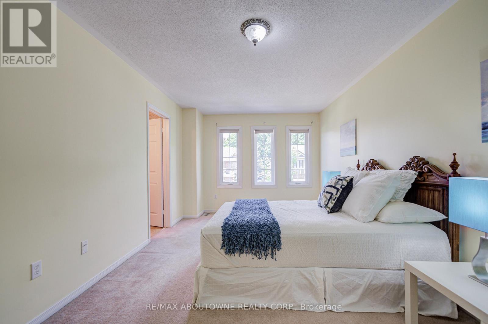 5128 Falconcrest Drive, Burlington, ON