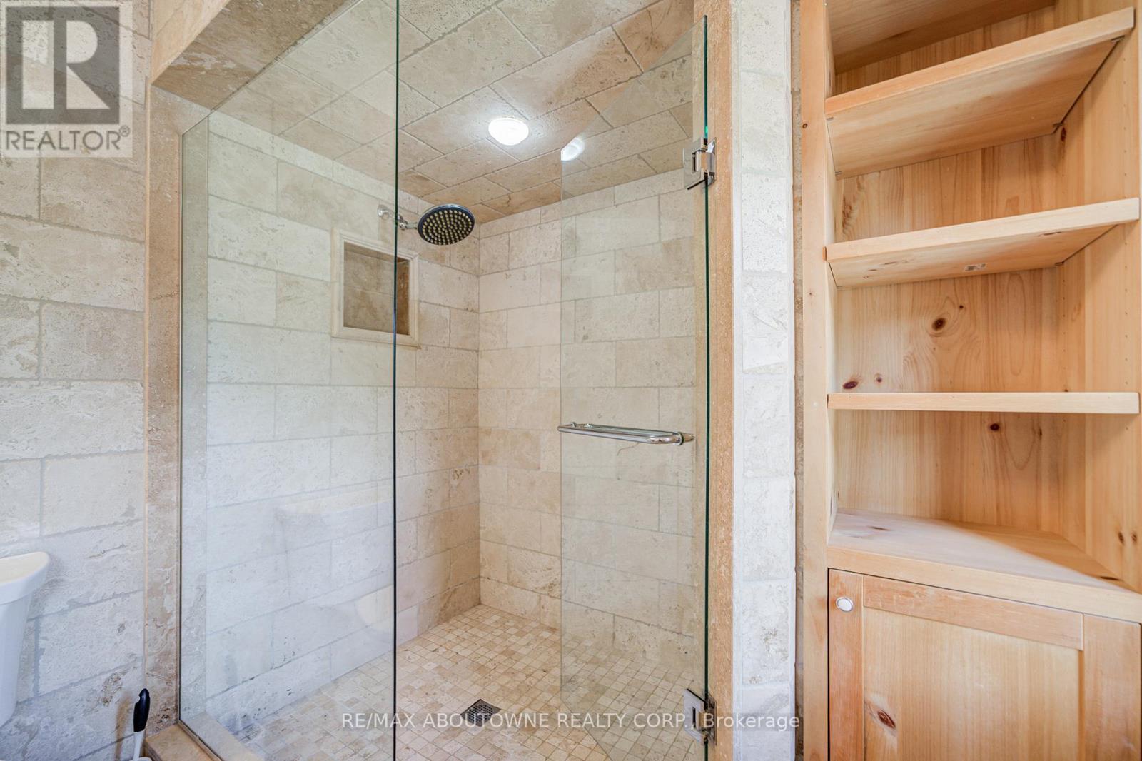 5128 Falconcrest Drive, Burlington, ON