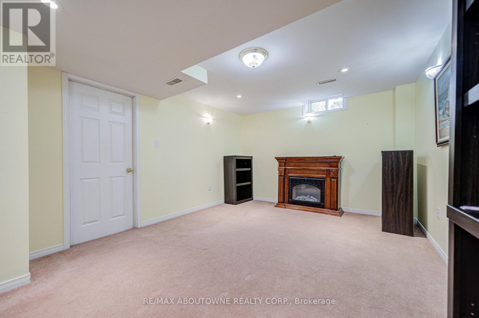 5128 Falconcrest Drive, Burlington, ON