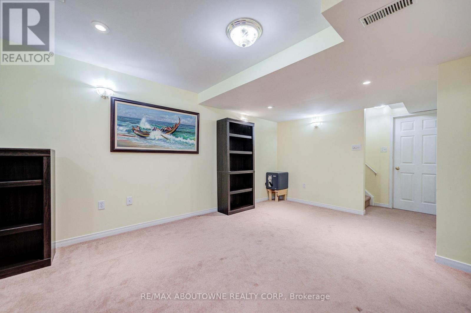 5128 Falconcrest Drive, Burlington, ON