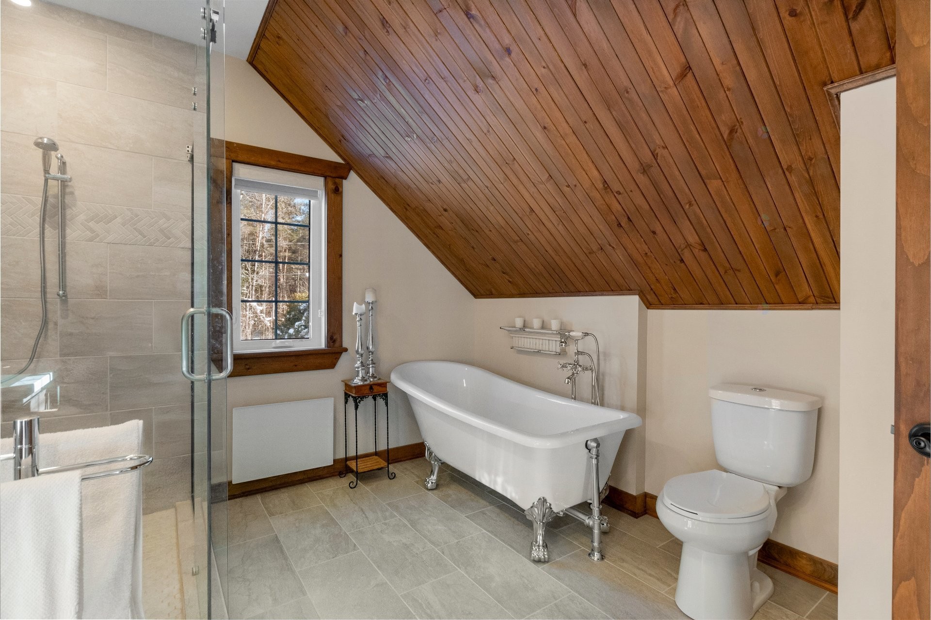 Salle de bains attenante à la CCP - 566 Ch. Azarie, Lac-Simon, QC