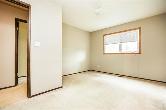 103 Lake Village Rd, Winnipeg, MB - Indoor Photo Showing Other Room