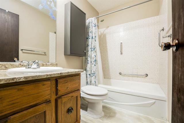 103 Lake Village Rd, Winnipeg, MB - Indoor Photo Showing Bathroom