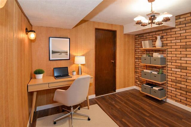 103 Lake Village Rd, Winnipeg, MB - Indoor Photo Showing Office