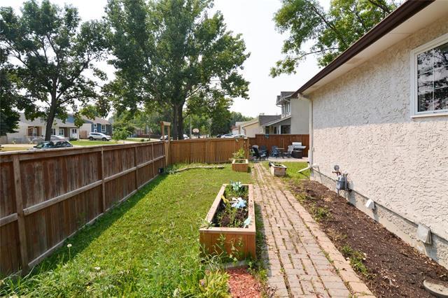 103 Lake Village Rd, Winnipeg, MB - Outdoor