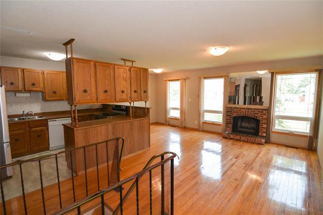 103 Lake Village Rd, Winnipeg, MB - Indoor With Fireplace
