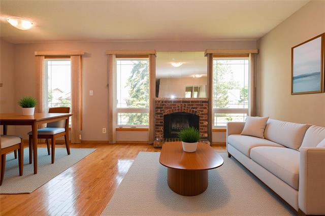 103 Lake Village Rd, Winnipeg, MB - Indoor Photo Showing Living Room With Fireplace