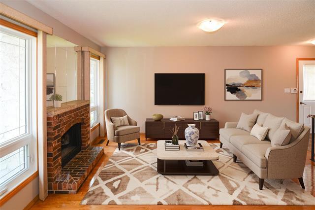 103 Lake Village Rd, Winnipeg, MB - Indoor Photo Showing Living Room With Fireplace