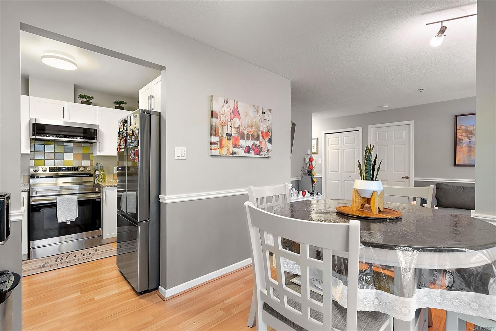 202-7 Gorge Rd West, Saanich, BC - Indoor
