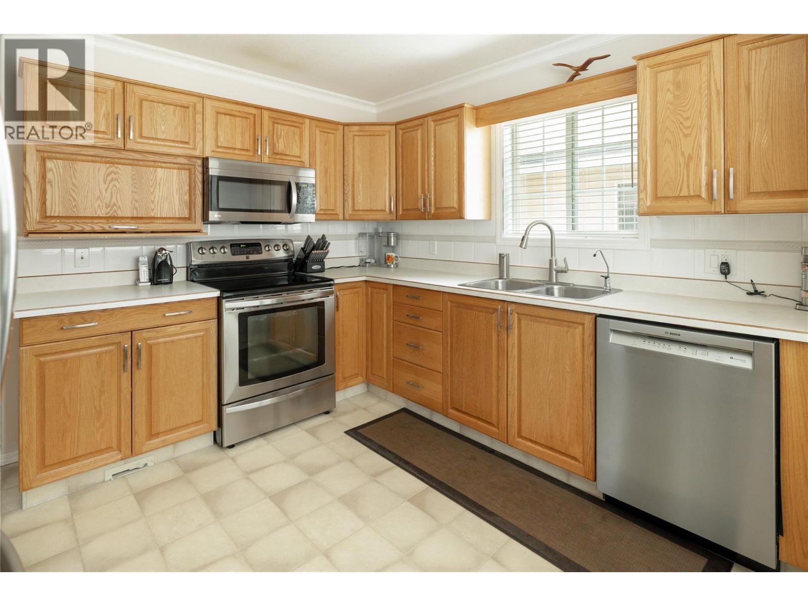 527 Yates Road Unit# 13, Kelowna, BC - Indoor Photo Showing Kitchen With Stainless Steel Kitchen With Double Sink