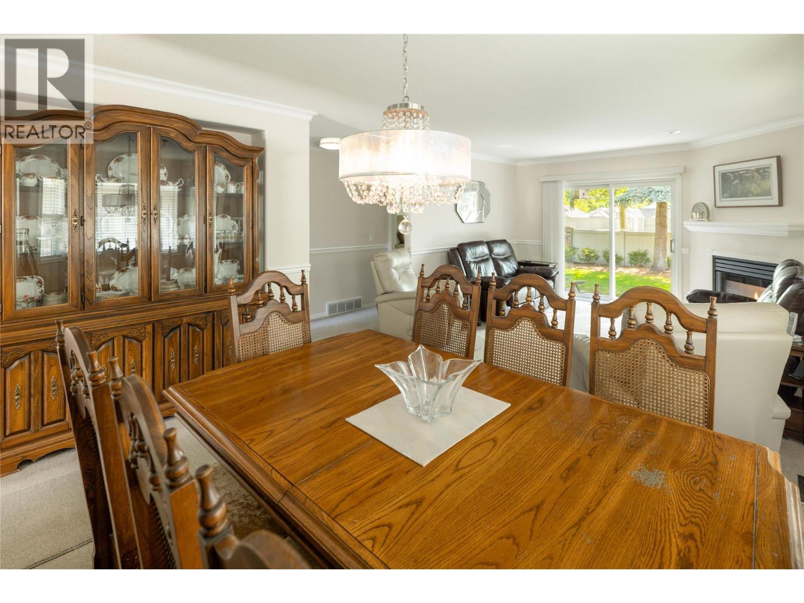 527 Yates Road Unit# 13, Kelowna, BC - Indoor Photo Showing Dining Room