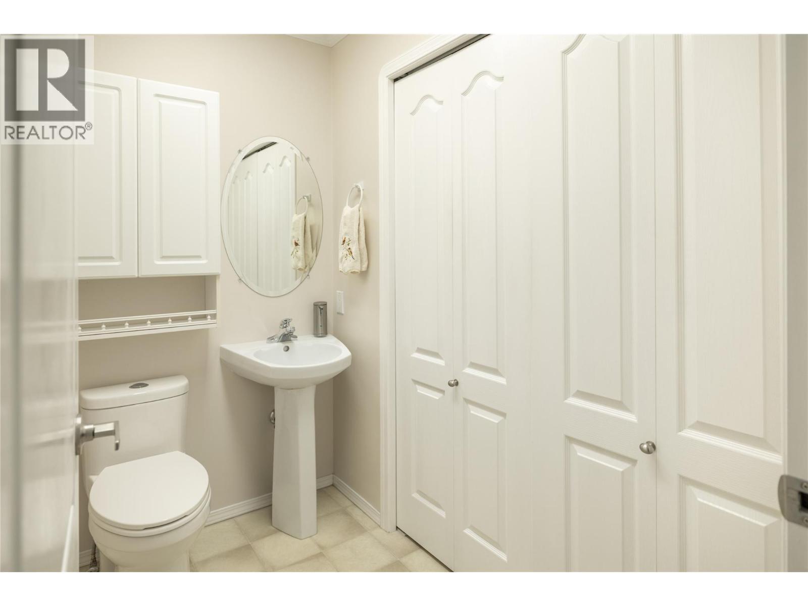 527 Yates Road Unit# 13, Kelowna, BC - Indoor Photo Showing Bathroom