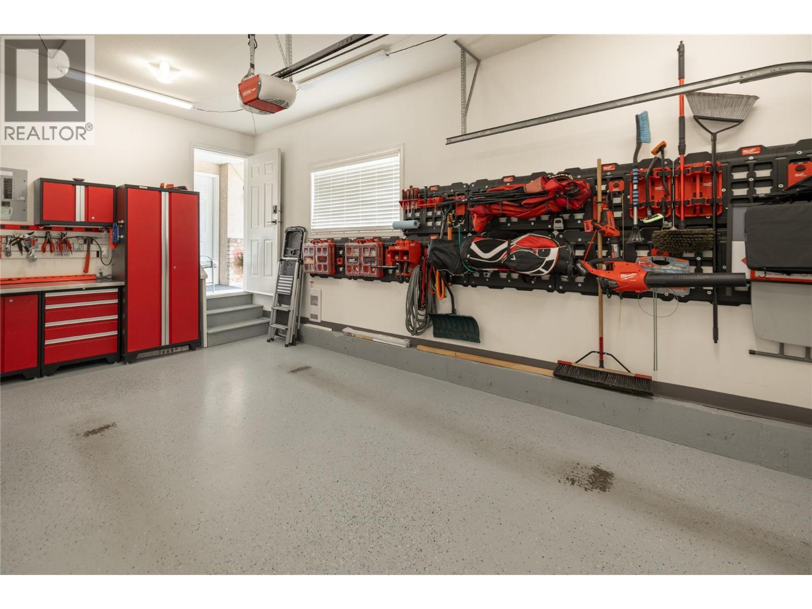 527 Yates Road Unit# 13, Kelowna, BC - Indoor Photo Showing Garage