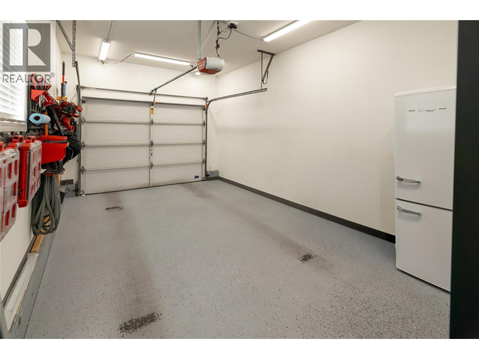 527 Yates Road Unit# 13, Kelowna, BC - Indoor Photo Showing Garage
