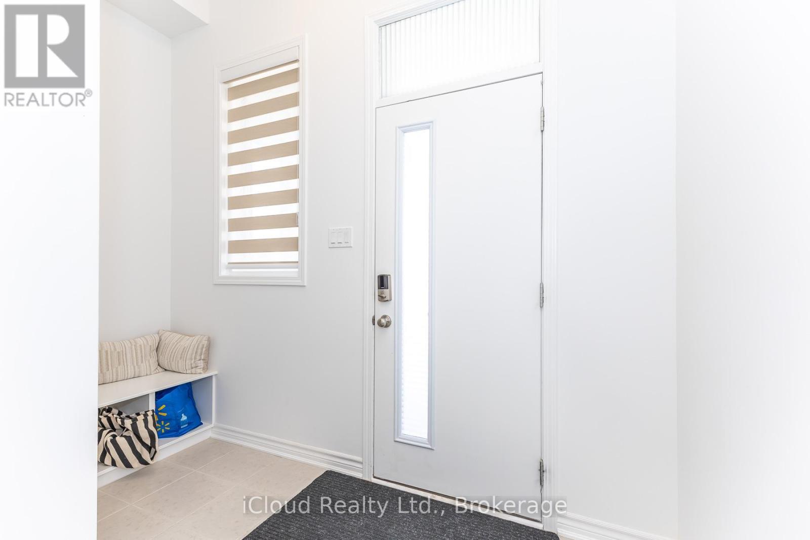302 Calla Point, Milton, ON - Indoor Photo Showing Other Room