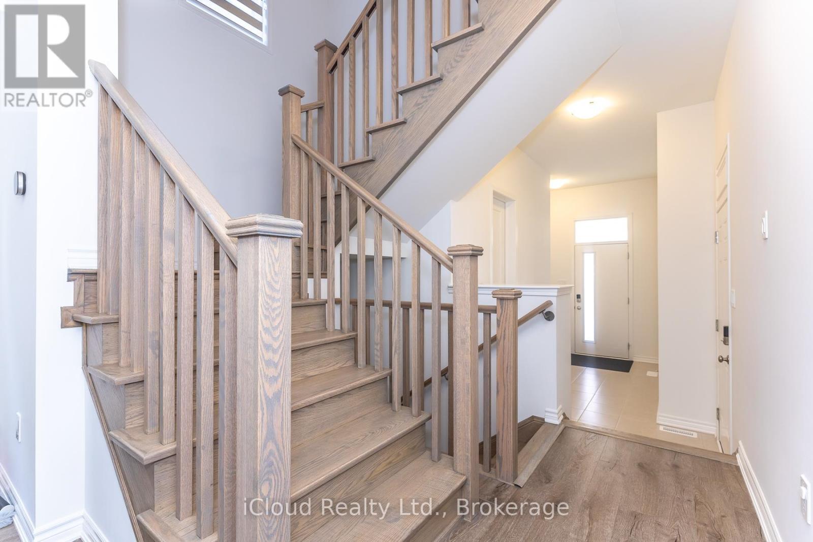 302 Calla Point, Milton, ON - Indoor Photo Showing Other Room