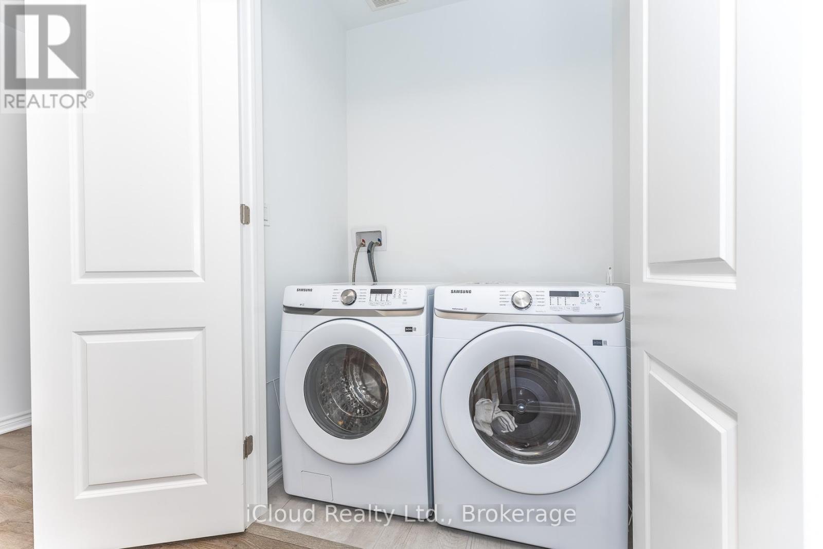 302 Calla Point, Milton, ON - Indoor Photo Showing Laundry Room