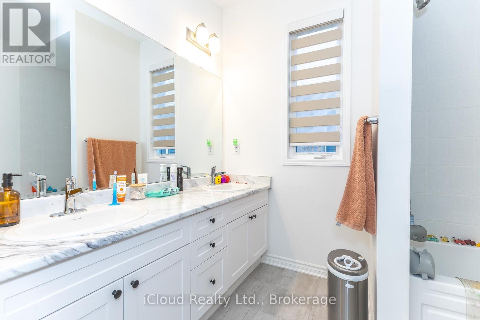 302 Calla Point, Milton, ON - Indoor Photo Showing Bathroom
