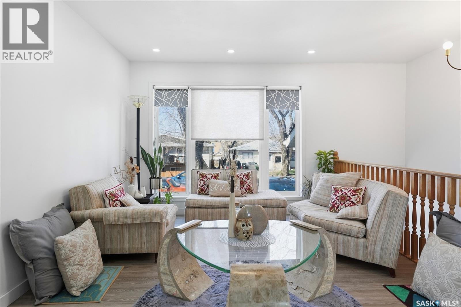 408 L Avenue N, Saskatoon, SK - Indoor Photo Showing Living Room