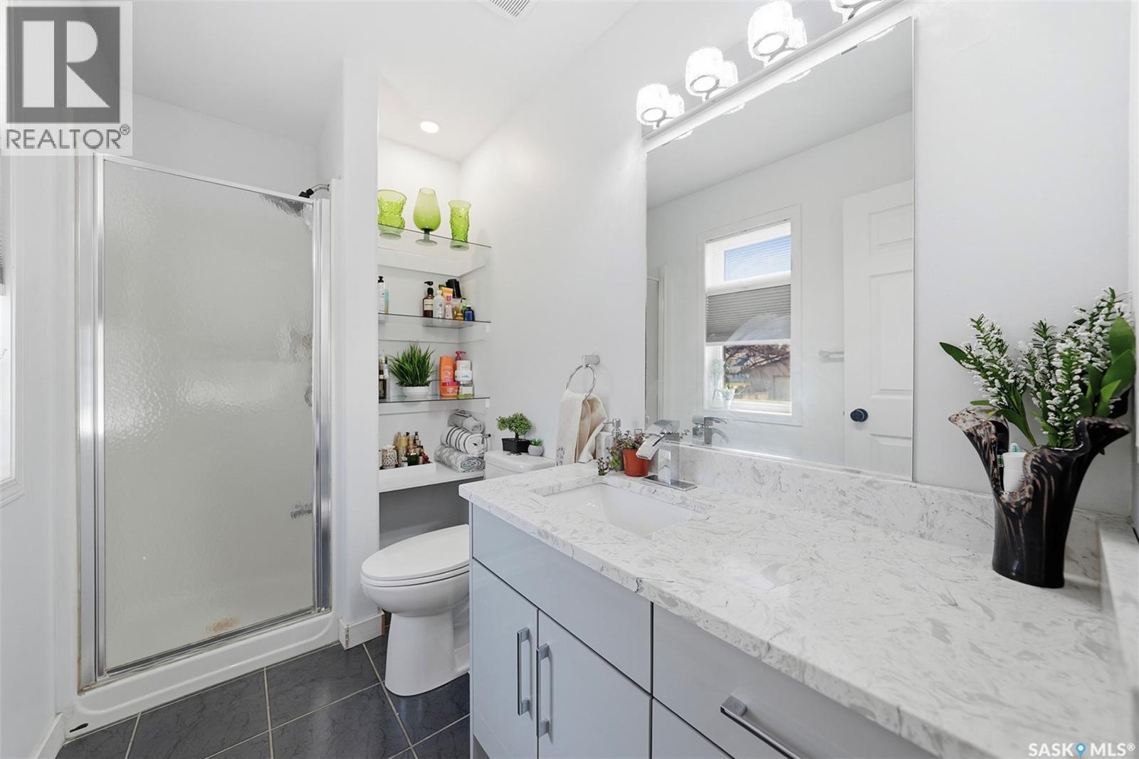 408 L Avenue N, Saskatoon, SK - Indoor Photo Showing Bathroom