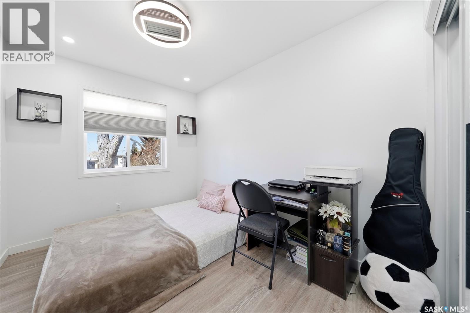 408 L Avenue N, Saskatoon, SK - Indoor Photo Showing Bedroom
