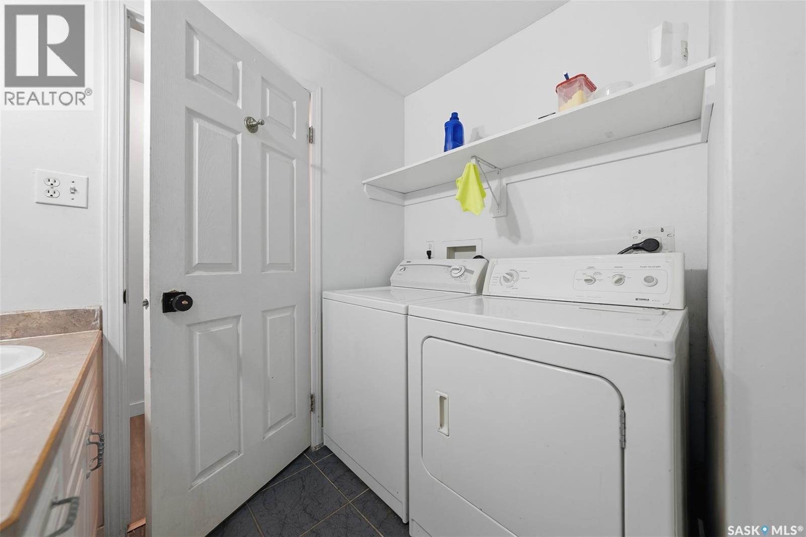 408 L Avenue N, Saskatoon, SK - Indoor Photo Showing Laundry Room