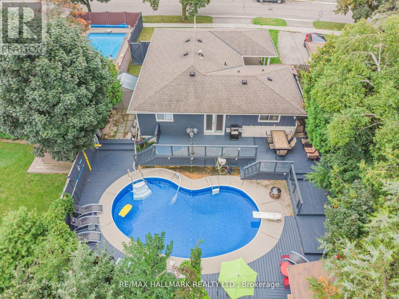 4 Devins Drive, Aurora, ON - Outdoor With In Ground Pool With Deck Patio Veranda