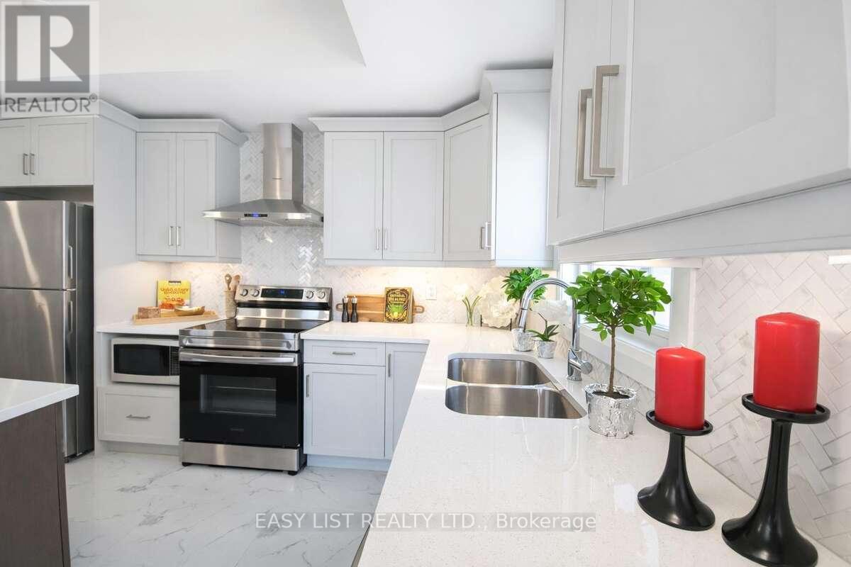 4403 Belmont Avenue, Lakeshore, ON - Indoor Photo Showing Kitchen With Stainless Steel Kitchen With Double Sink With Upgraded Kitchen