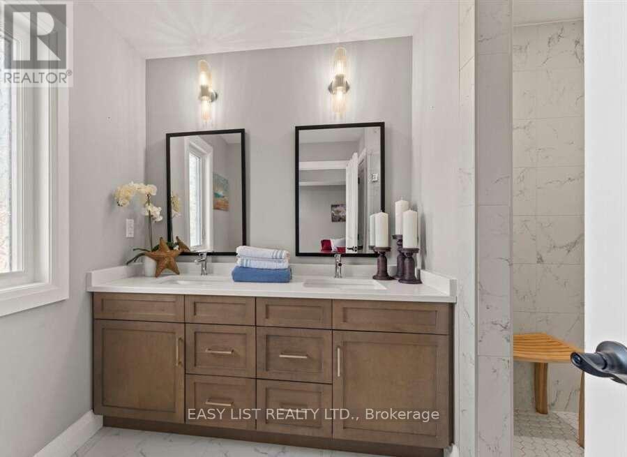 4403 Belmont Avenue, Lakeshore, ON - Indoor Photo Showing Bathroom