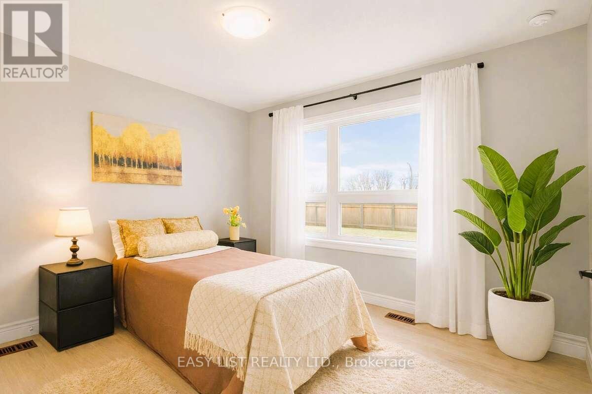 4403 Belmont Avenue, Lakeshore, ON - Indoor Photo Showing Bedroom