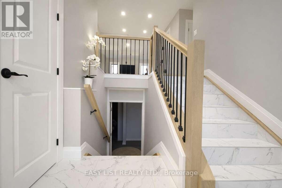 4403 Belmont Avenue, Lakeshore, ON - Indoor Photo Showing Other Room