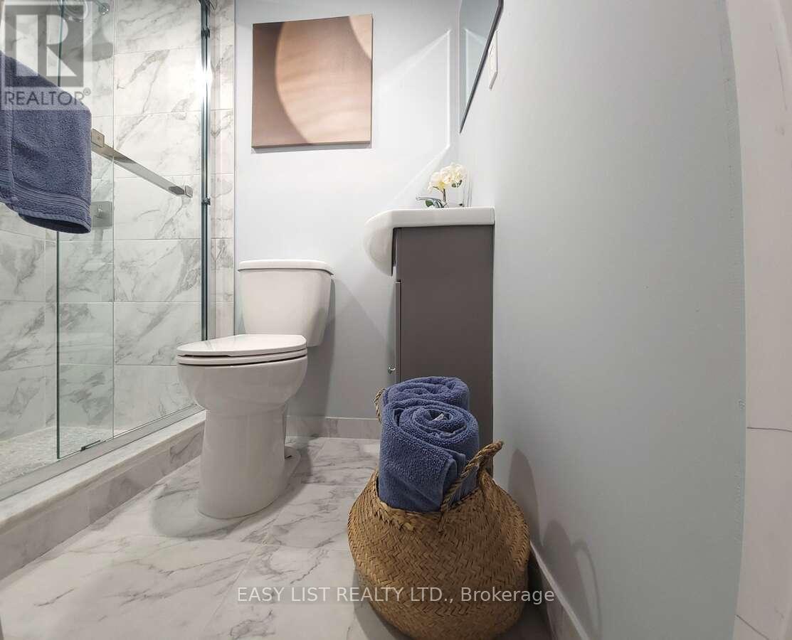 4403 Belmont Avenue, Lakeshore, ON - Indoor Photo Showing Bathroom