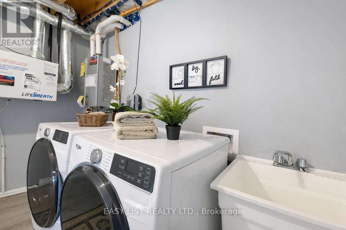 4403 Belmont Avenue, Lakeshore, ON - Indoor Photo Showing Laundry Room