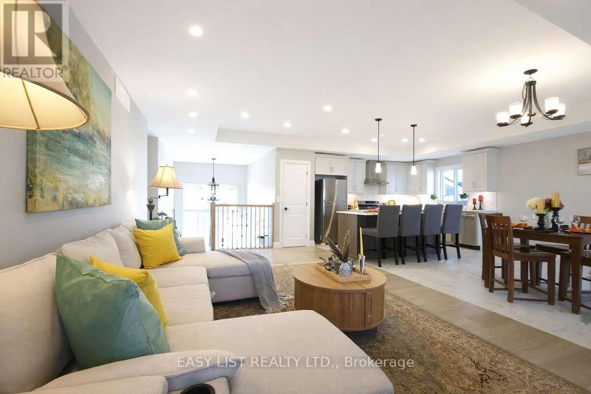 4403 Belmont Avenue, Lakeshore, ON - Indoor Photo Showing Living Room