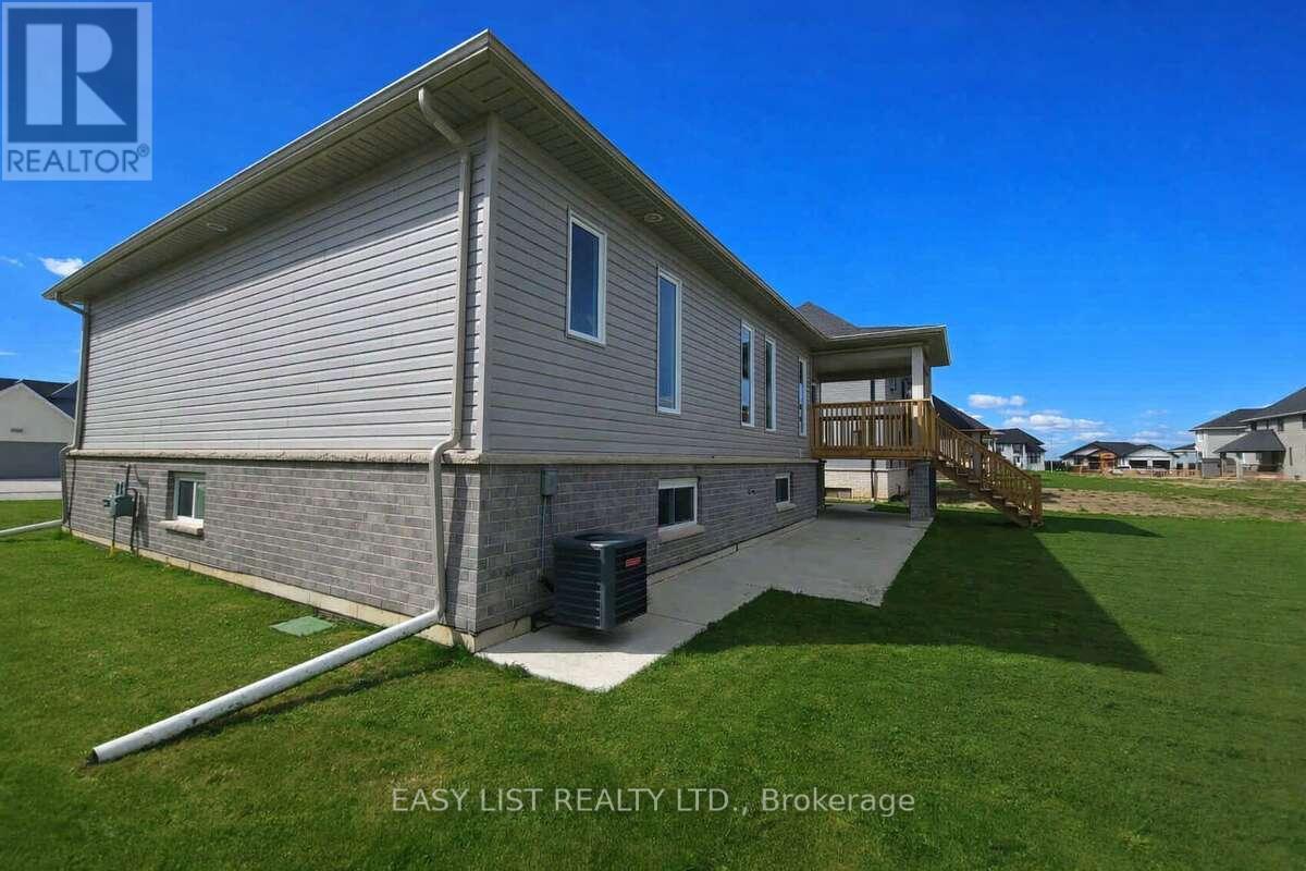 4403 Belmont Avenue, Lakeshore, ON - Outdoor With Exterior