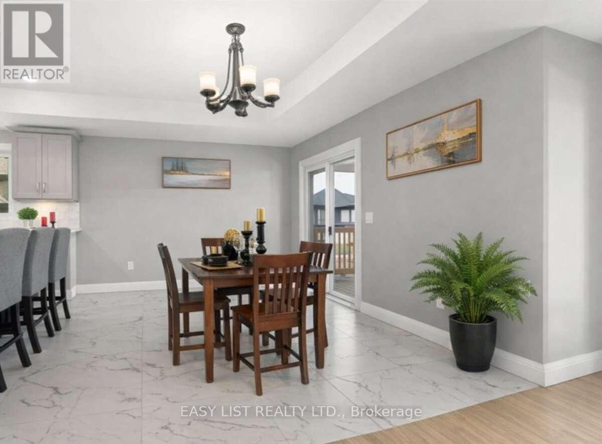 4403 Belmont Avenue, Lakeshore, ON - Indoor Photo Showing Dining Room