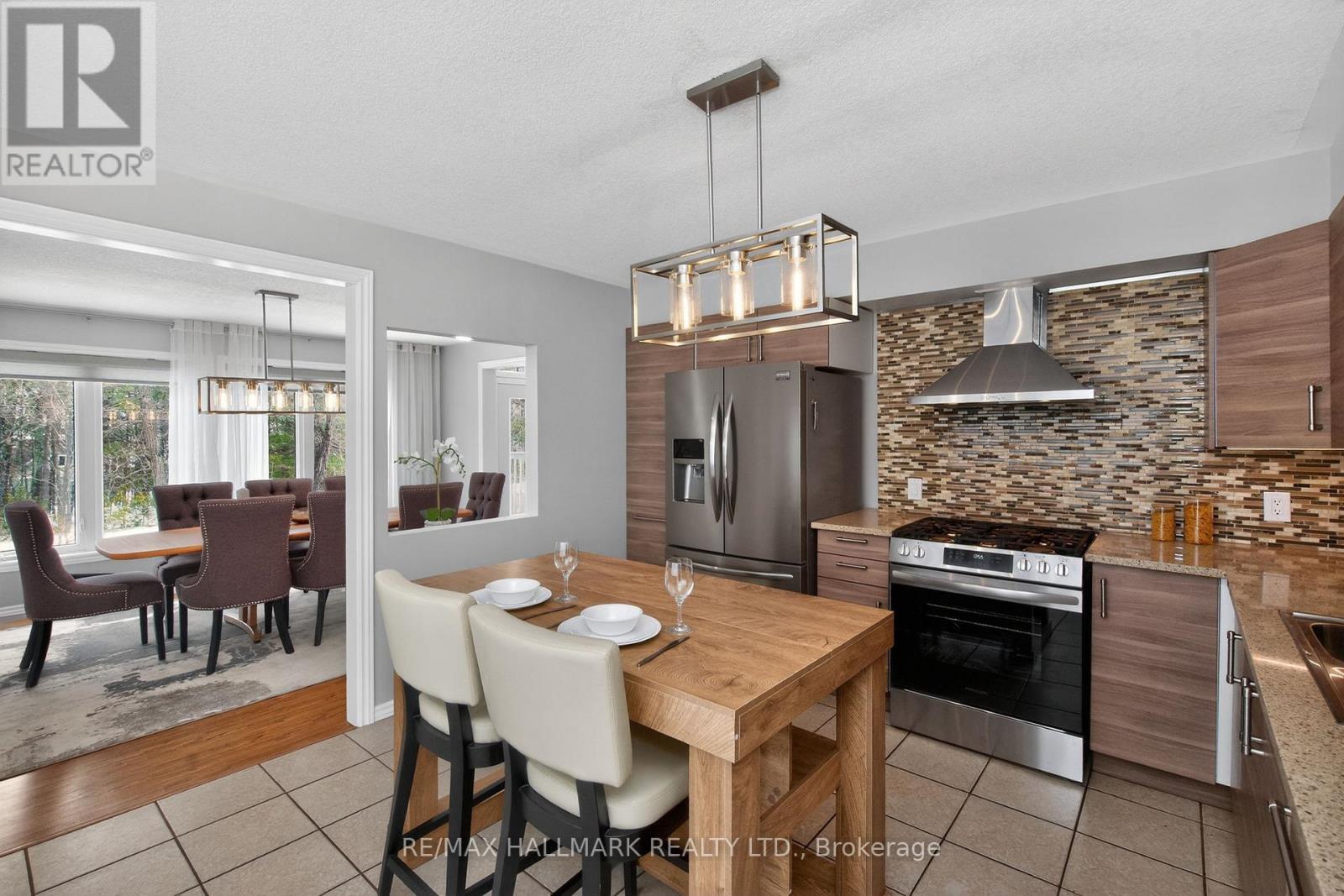 Kitchen - 10 Musquake Court, Tiny, ON - Indoor Photo Showing Dining Room