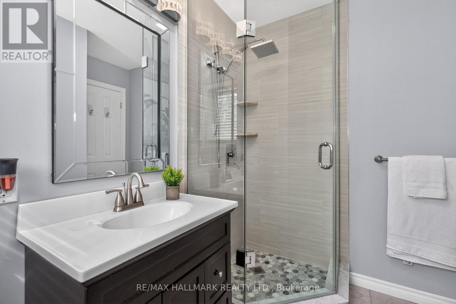 Main Floor Full Bath - 10 Musquake Court, Tiny, ON - Indoor Photo Showing Bathroom