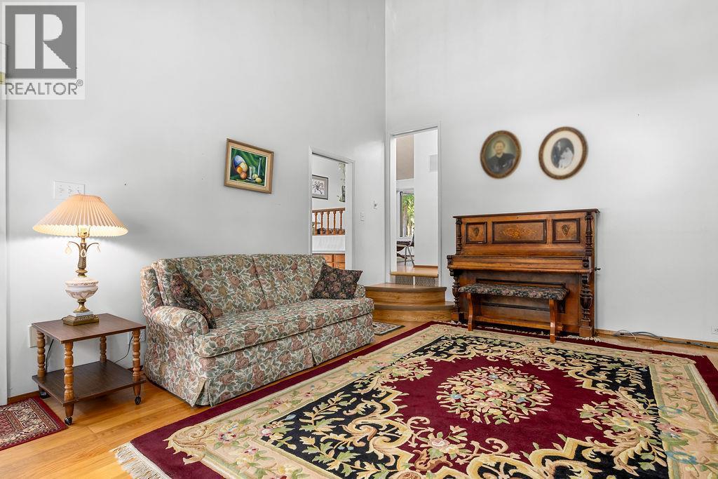 133 Springbend Road, Enderby, BC - Indoor Photo Showing Living Room
