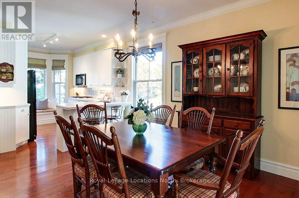 202 Snowbridge Way, Blue Mountains, ON - Indoor Photo Showing Dining Room
