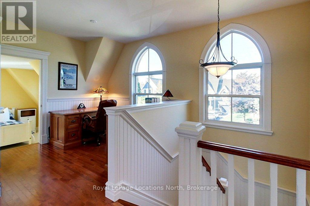 202 Snowbridge Way, Blue Mountains, ON - Indoor Photo Showing Other Room
