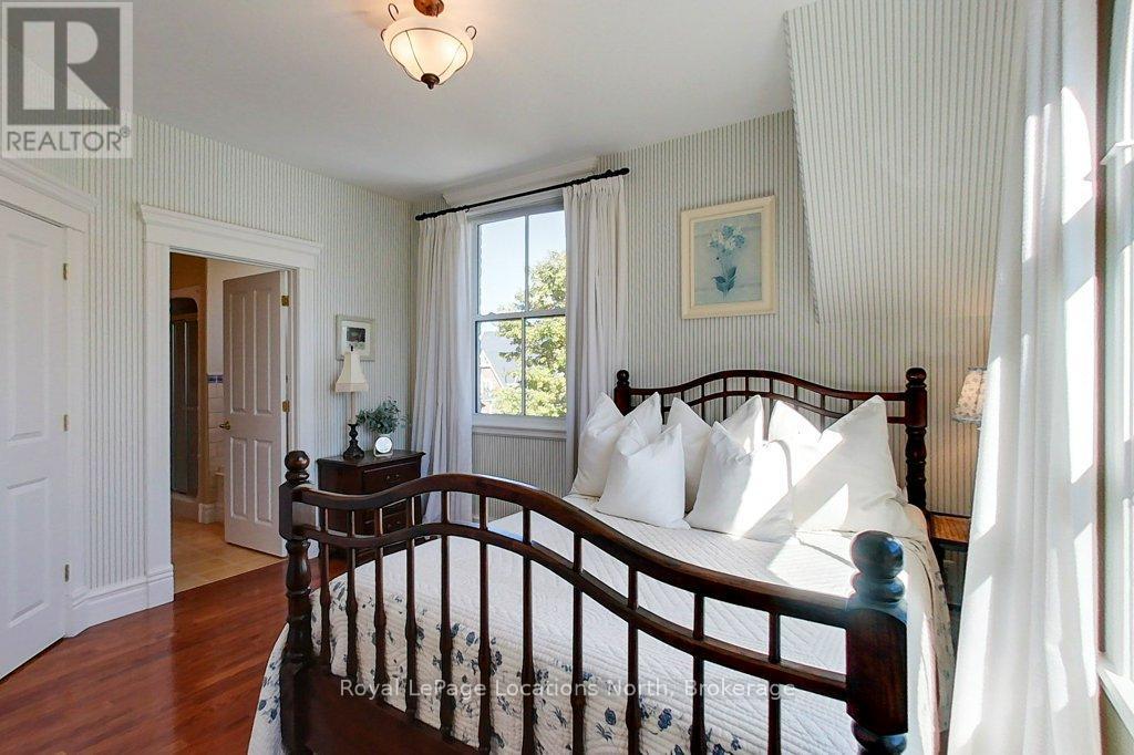 202 Snowbridge Way, Blue Mountains, ON - Indoor Photo Showing Other Room
