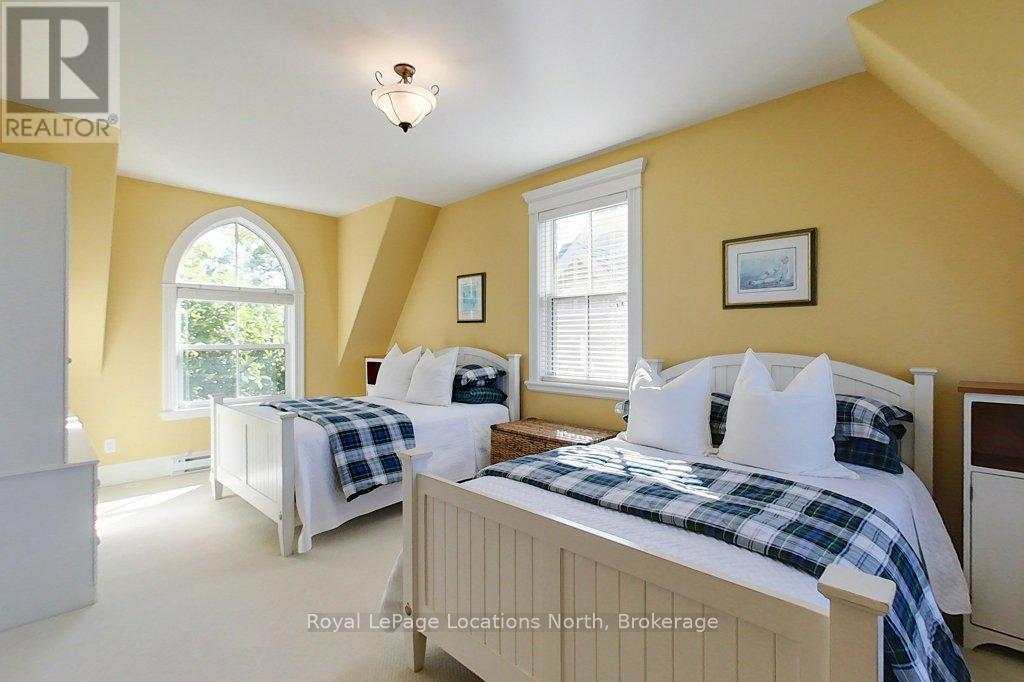 202 Snowbridge Way, Blue Mountains, ON - Indoor Photo Showing Bedroom