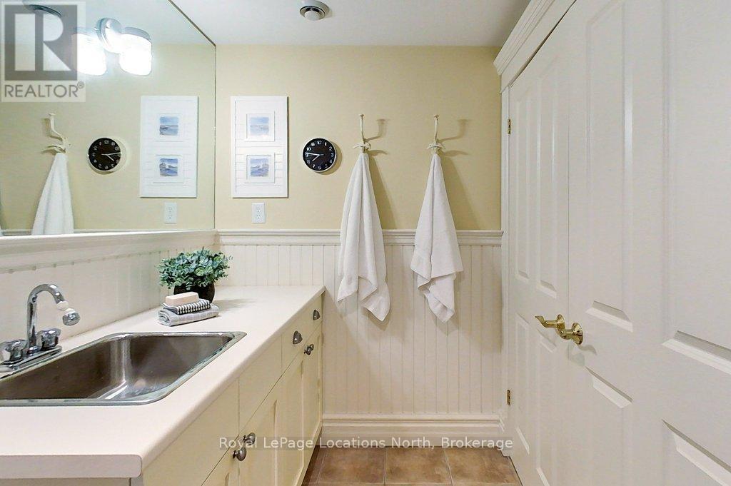 202 Snowbridge Way, Blue Mountains, ON - Indoor Photo Showing Bathroom