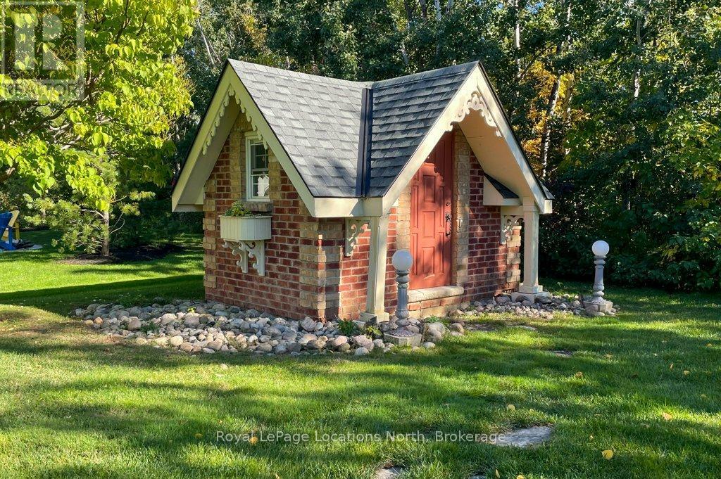202 Snowbridge Way, Blue Mountains, ON - Outdoor